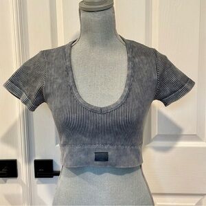 SOMMER RAY Seamless‎ Ribbed Cropped Short Sleeve Fitted Shirt Gray Medium Womens